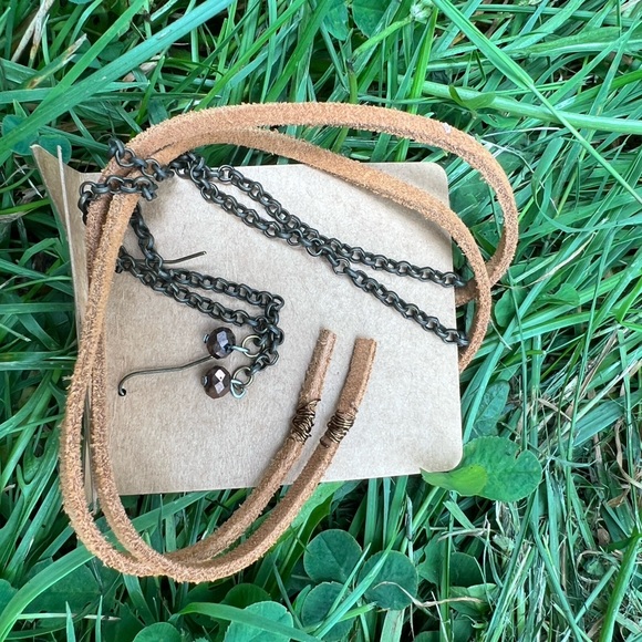 Leather chains and skulls - Picture 6 of 7